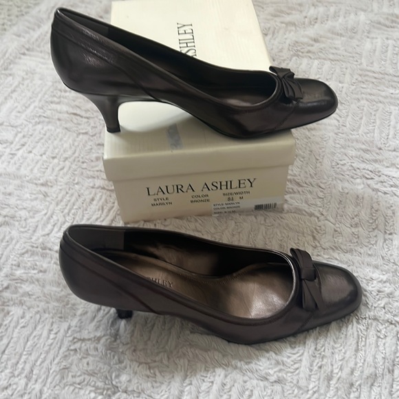 Laura Ashley Marilyn heels in color Bronze Size 8.5, New in box - Picture 1 of 16